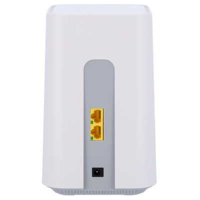 Dispositivo com portas Ethernet amarelas e entrada de alimentação