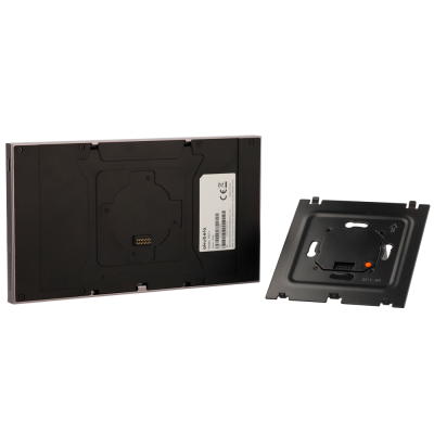 Dispositivo eletrônico preto com etiqueta branca e tampa removível