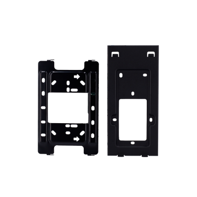 Peças metálicas pretas com recortes e furos em fundo branco