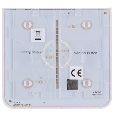 Placa eletrónica transparente com textos e códigos variados, fundo branco