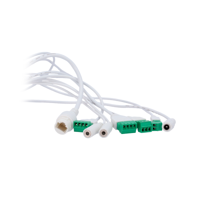 Cabos brancos com conectores RJ45 e terminais verdes