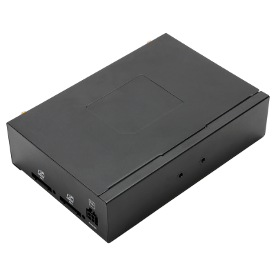 Caixa eletrónica preta retangular com conectores numa lateral