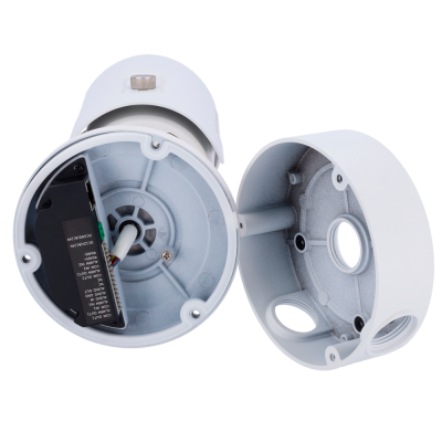 Câmara de vigilância branca desmontada com componentes internos visíveis e fundo branco.