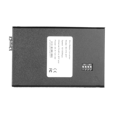 Adaptador Mini Media Converter preto com etiqueta branca e interruptores DIP