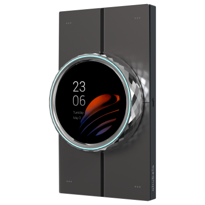 Smartwatch redondo com ecrã digital sobre base cinzenta