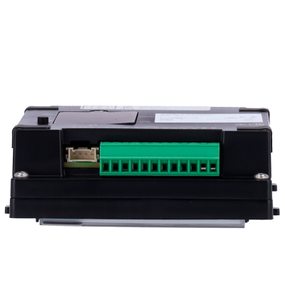 Módulo eletrónico preto com conectores verde e branco