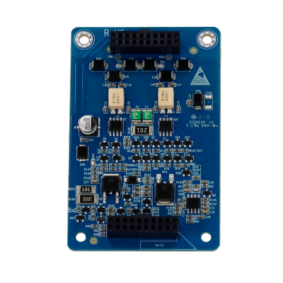 Placa eletrónica azul com componentes e texto impresso