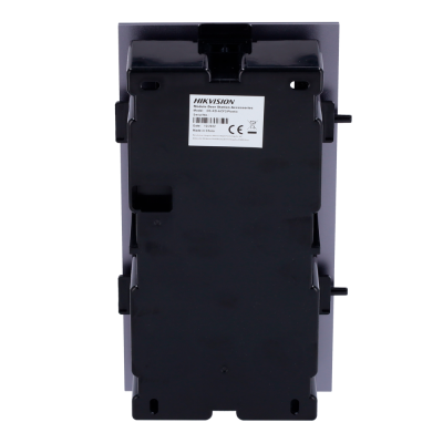 Dispositivo eletrónico preto com etiqueta branca da marca HIKVISION