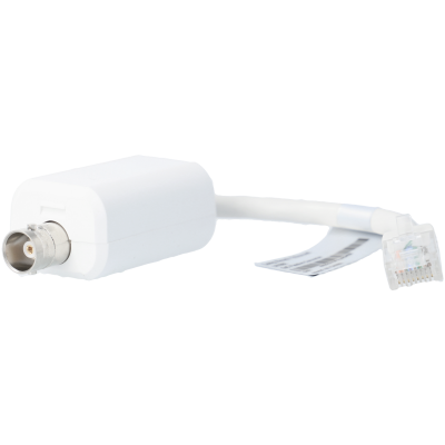 Cabo adaptador branco com conector BNC e RJ45