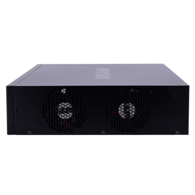 Equipamento eletrónico preto com ventoinhas e grelha hexagonal