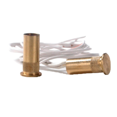 Dois sensores metálicos dourados com fios brancos sobre fundo branco