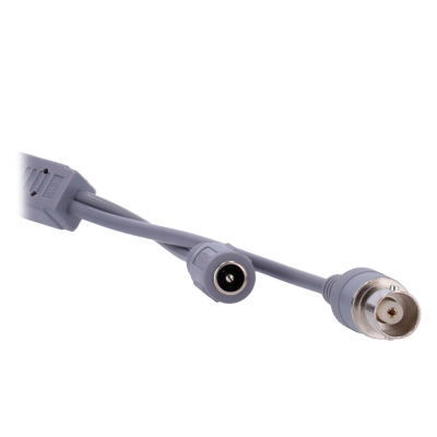 Cabo cinza com conector coaxial metálico e conector de alimentação circular