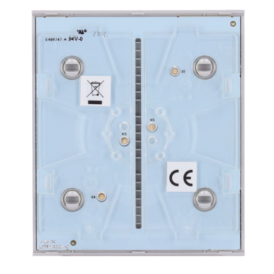 Placa eletrónica transparente azul com componentes metálicos e etiquetas com símbolos e números.