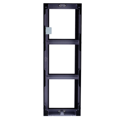 Estrutura preta de plástico com três compartimentos vazios