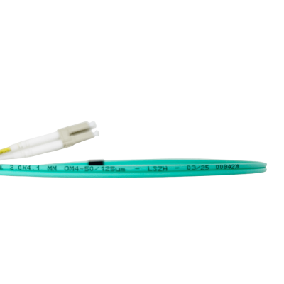 Cabo de fibra óptica verde com conetores brancos