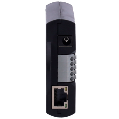 Dispositivo electrónico preto com portas RJ45 e de alimentação