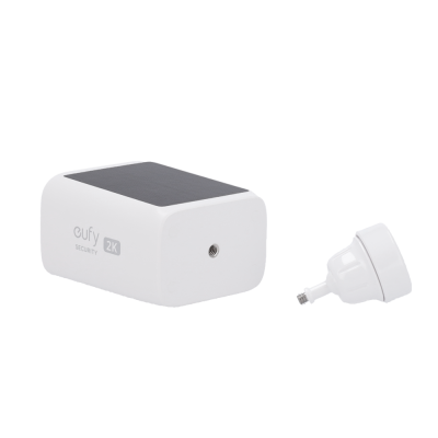 Câmara de segurança branca Eufy 2K com painel solar e suporte.