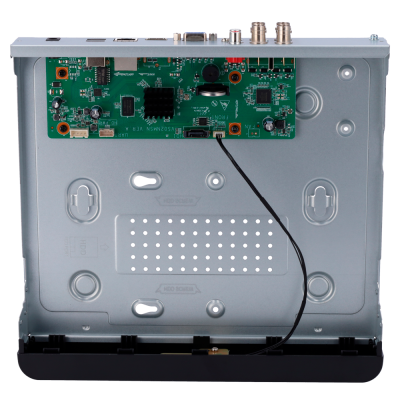 Dispositivo eletrónico com placa de circuito exposta e estrutura metálica cinzenta
