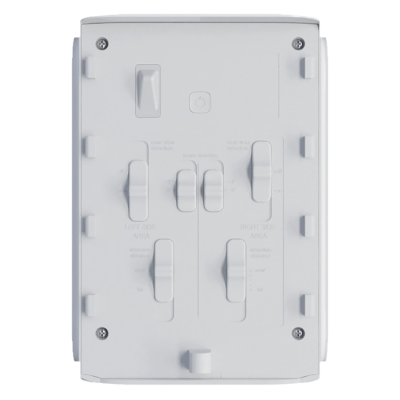 Painel branco de controlo com botões deslizantes e etiquetas em relevo