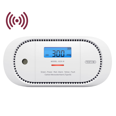 Detector de monóxido de carbono branco com visor digital azul e botão de teste.