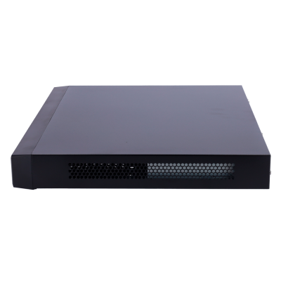 Unidade de servidor preta com ventilação hexagonal na parte frontal