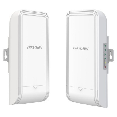 Dois dispositivos eletrónicos brancos HIKVISION com suporte lateral e indicadores de luz coloridos.