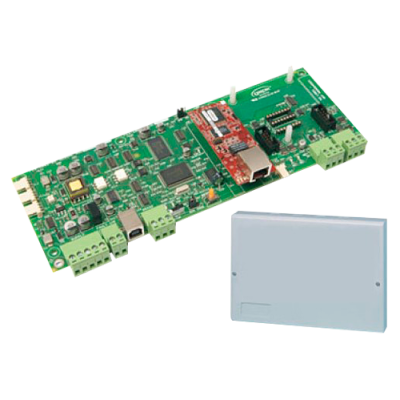 Placa eletrónica verde com componentes e tampa cinzenta