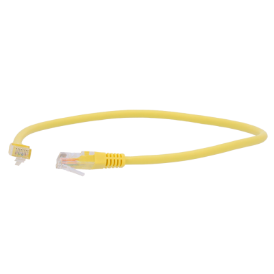 Cabo de rede amarelo com conectores RJ45 transparentes