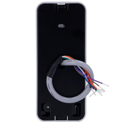 Dispositivo electrónico com cabo cinzento e fios coloridos expostos