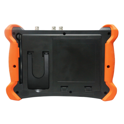 Dispositivo eletrónico preto com cantos laranja e três conectores metálicos na parte superior