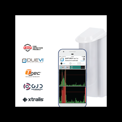 Dispositivo de parede branco ao lado de um smartphone com interface do aplicativo KAPTURE-R e logotipos de empresas de segurança