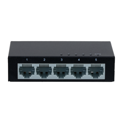 Comutador de rede preto com cinco portas ethernet numeradas