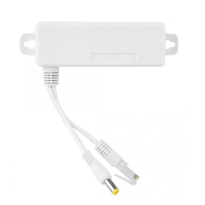 Transformador branco com portas e cabo de alimentação