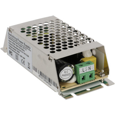 Fonte de alimentação metálica perfurada com terminais verdes e etiqueta técnica