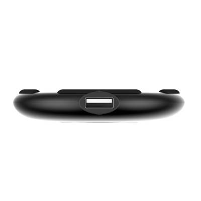 Dispositivo preto com porta USB e cabo USB preto sobre fundo branco