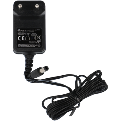 Adaptador de alimentação preto com ficha de dois pinos e cabo com conector cilíndrico