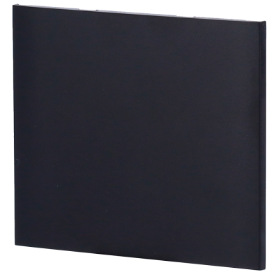 Placa preta retangular com suporte numa base