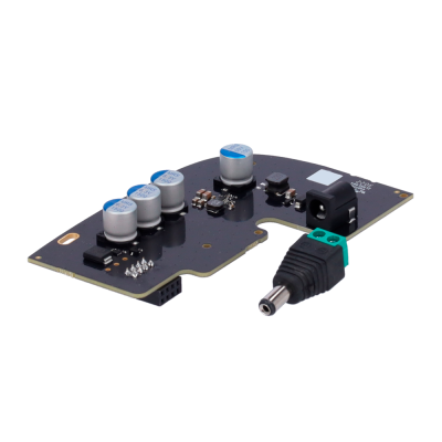 Placa eletrónica preta com condensadores e conector de alimentação