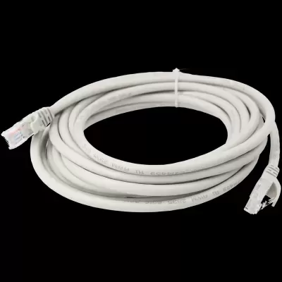 Cabo de rede Ethernet cinza enrolado com conectores RJ45