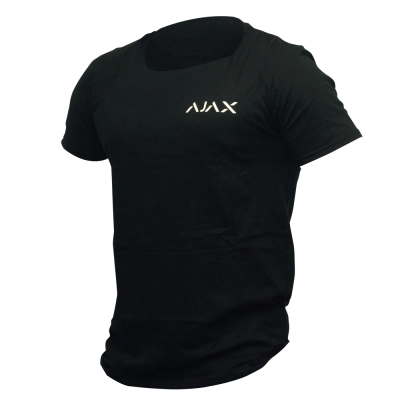 T-shirt preta de manga curta com o texto AJAX no peito
