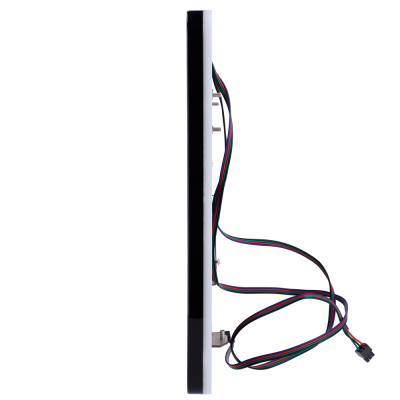 Painel eletrónico preto com fios coloridos ligado