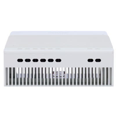 Dispositivo retangular branco com aberturas para ventilação