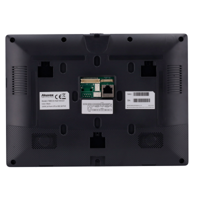 Parte traseira de dispositivo Akvox preto com etiquetas e aberturas para cabos