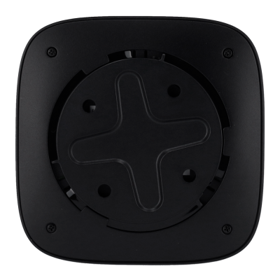 Base quadrada preta de plástico com design central em cruz e quatro orifícios.