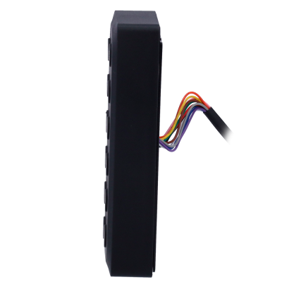 Dispositivo preto com botões e fios coloridos