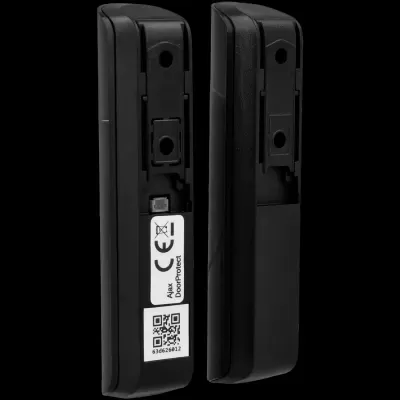 Par de sensores pretos Ajax DoorProtect com etiquetas e QR code