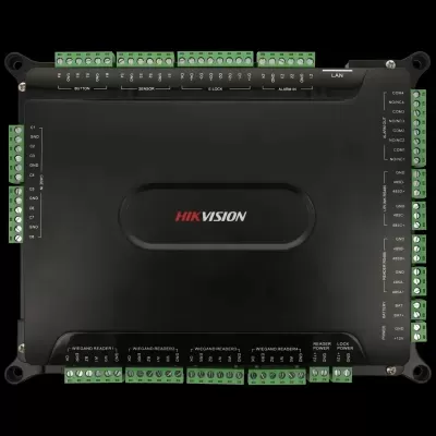 Módulo eletrónico preto HIKVISION com múltiplos terminais verdes e etiquetas diversas