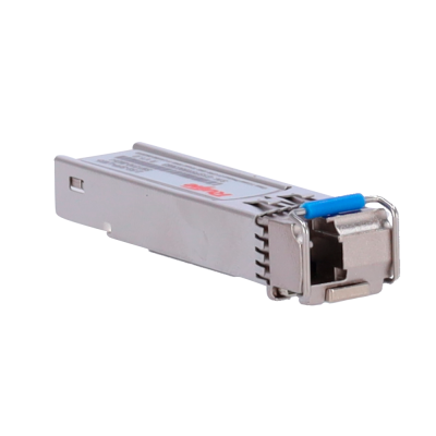 Módulo transceptor óptico metálico prateado com conector azul