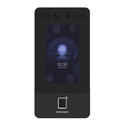 Leitor biométrico preto HIKVISION com ecrã de reconhecimento facial e ícone de impressão digital