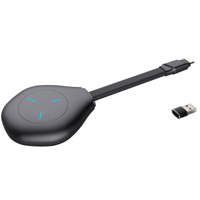 Adaptador preto com cabo curto USB-C e adaptador USB-A junto
